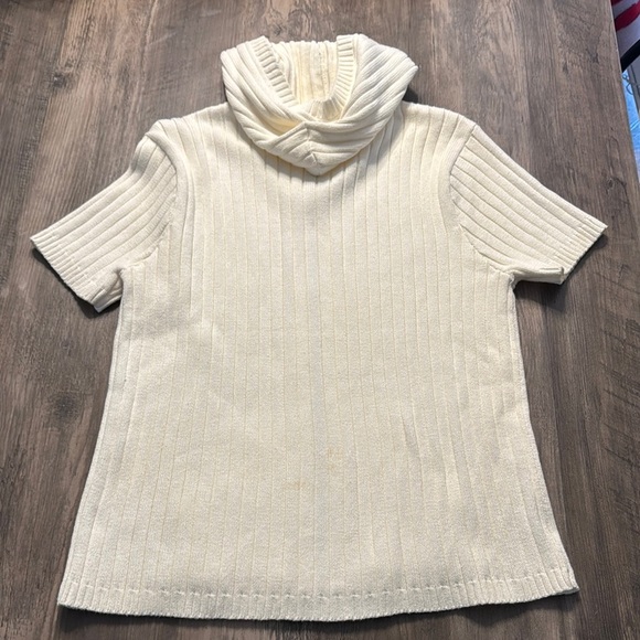 Liz Claiborne Cream Cardigan Short Sleeve Sweater with Ribbed Knit - Picture 3 of 3